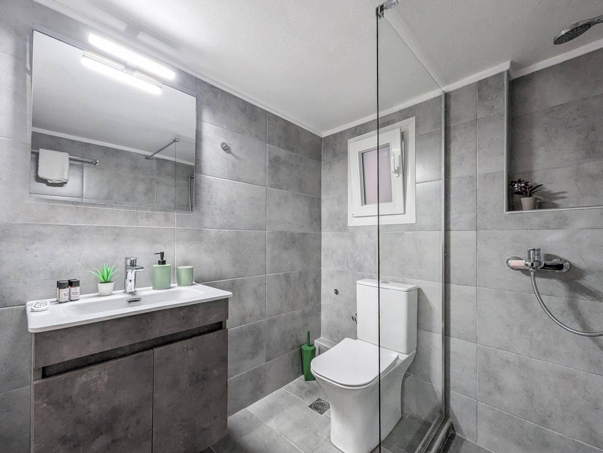 Spacious Apt For 5 Guests Next To Acropolis&Metro เอเธนส์ ภายนอก รูปภาพ